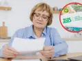 Zmartwiona kobieta analizuje dokumenty dotyczące pracy na pół etatu i emerytury minimalnej. W tle logo ZUS i polskie banknoty.