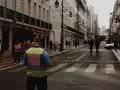 Policjant ruchu drogowego w kamizelce odblaskowej, gotowy do pracy. To jego list motywacyjny do straży miejskiej.